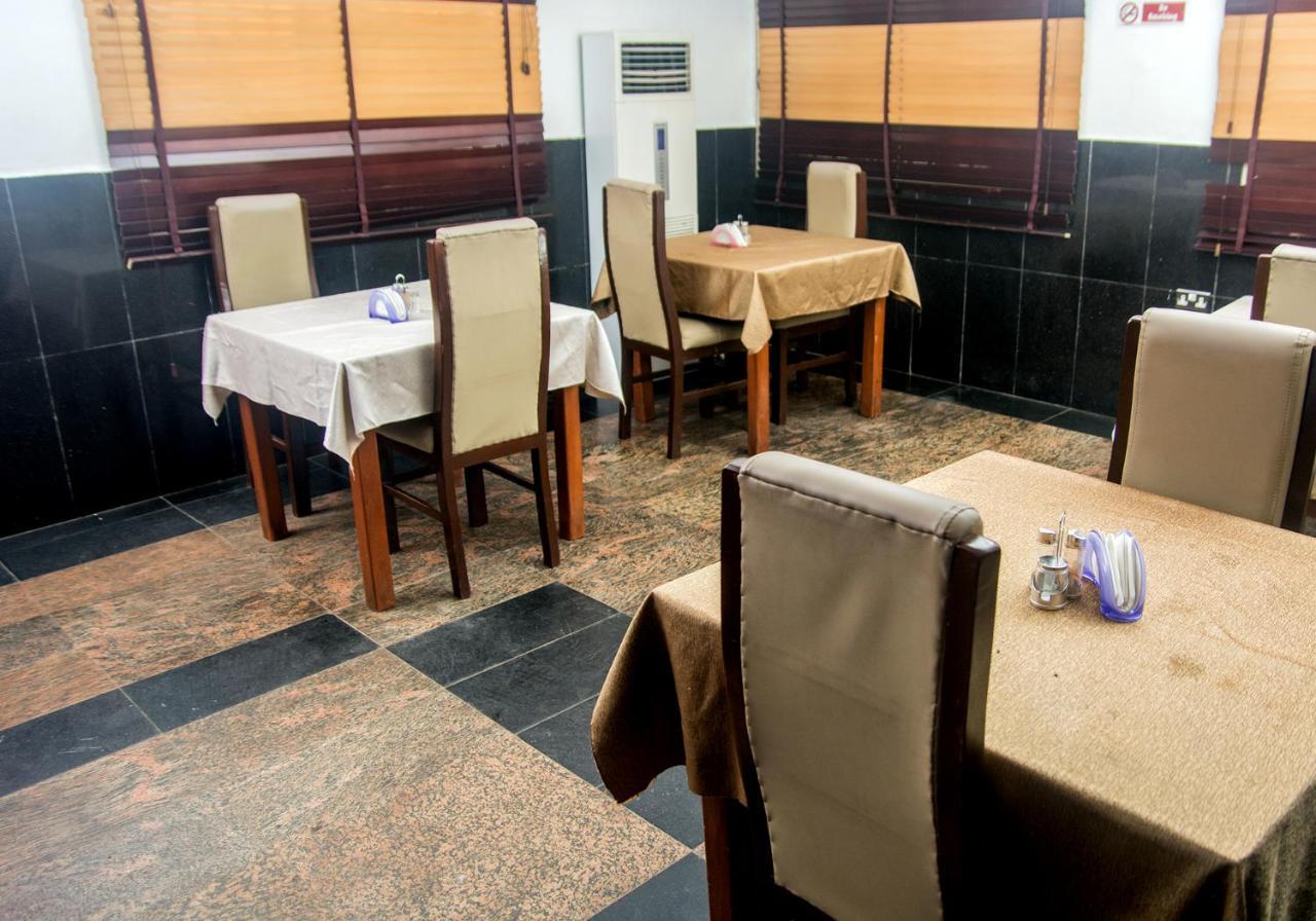 Presken Hotel @Villa Ikeja Esterno foto