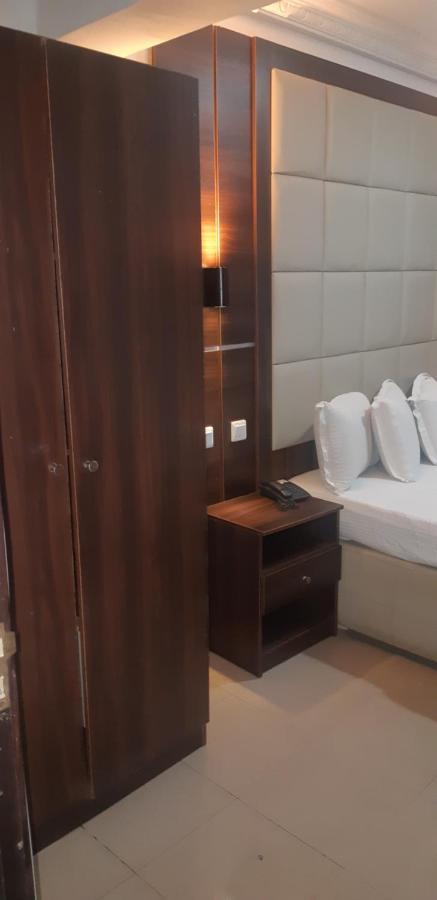 Presken Hotel @Villa Ikeja Esterno foto