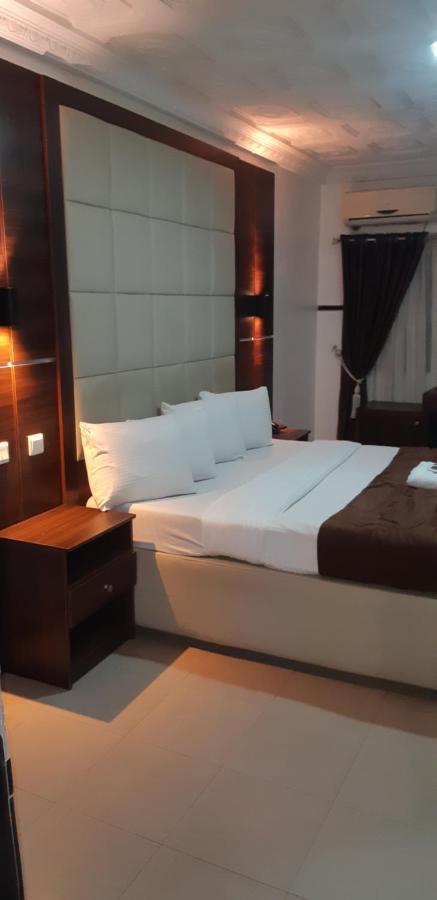 Presken Hotel @Villa Ikeja Esterno foto