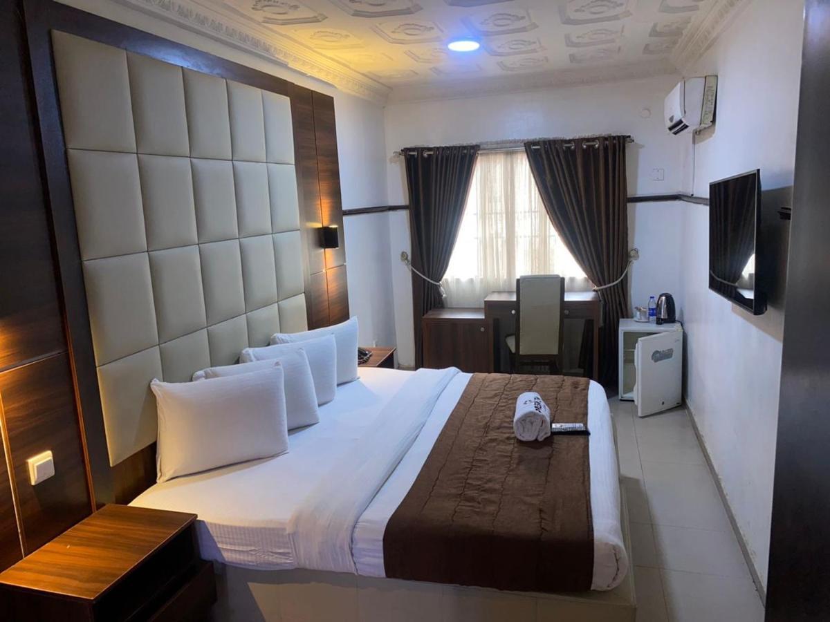 Presken Hotel @Villa Ikeja Esterno foto