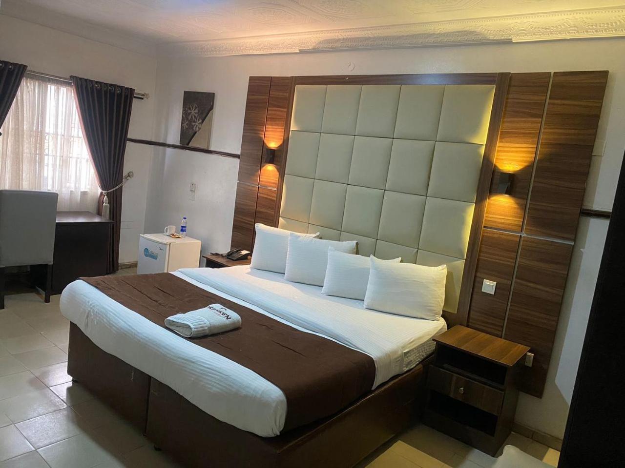 Presken Hotel @Villa Ikeja Esterno foto