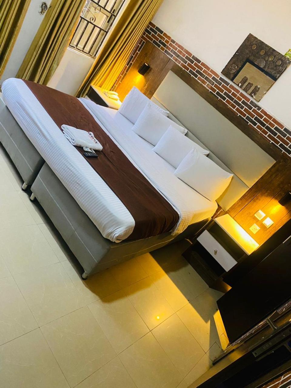 Presken Hotel @Villa Ikeja Esterno foto