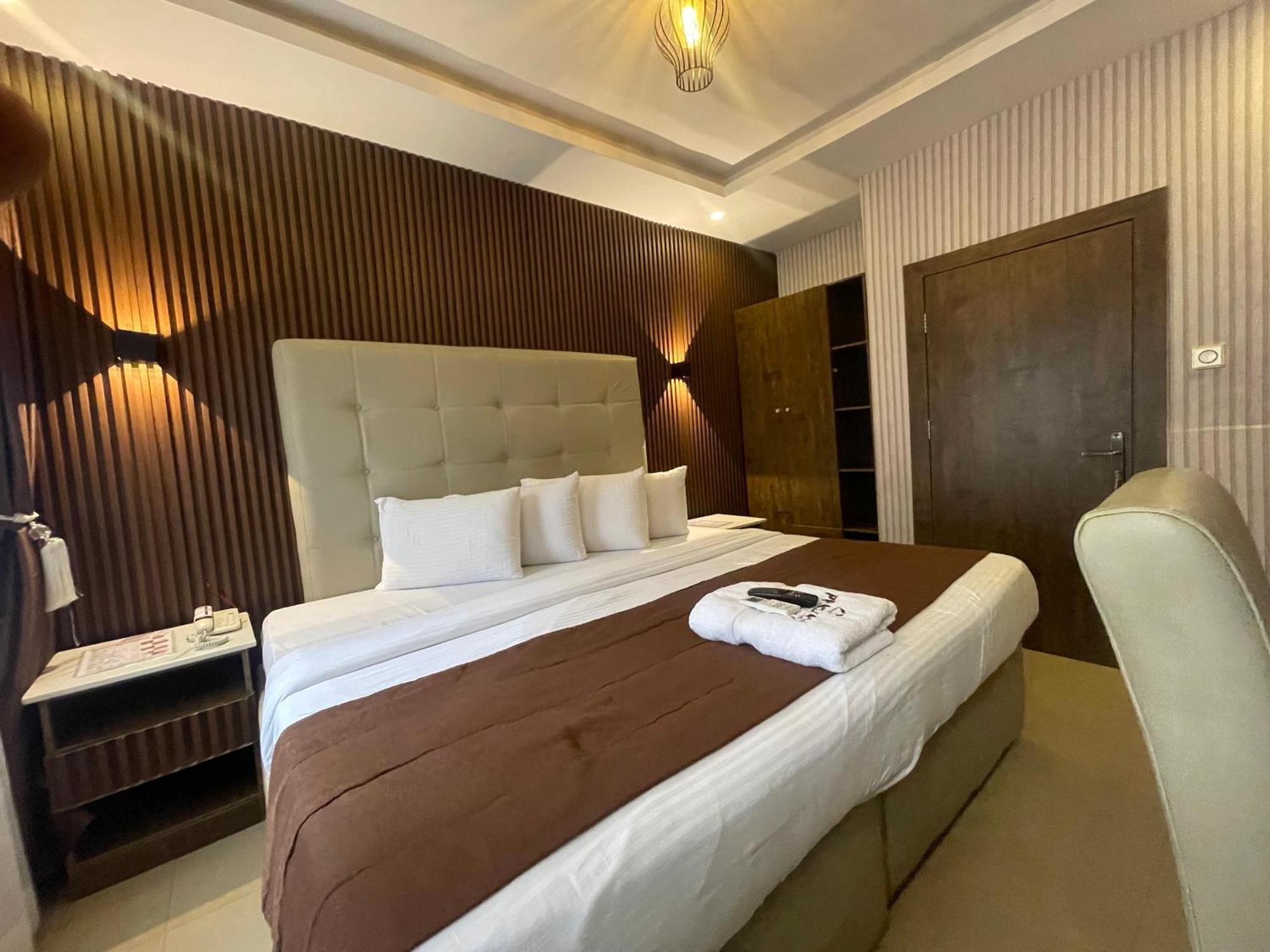 Presken Hotel @Villa Ikeja Esterno foto